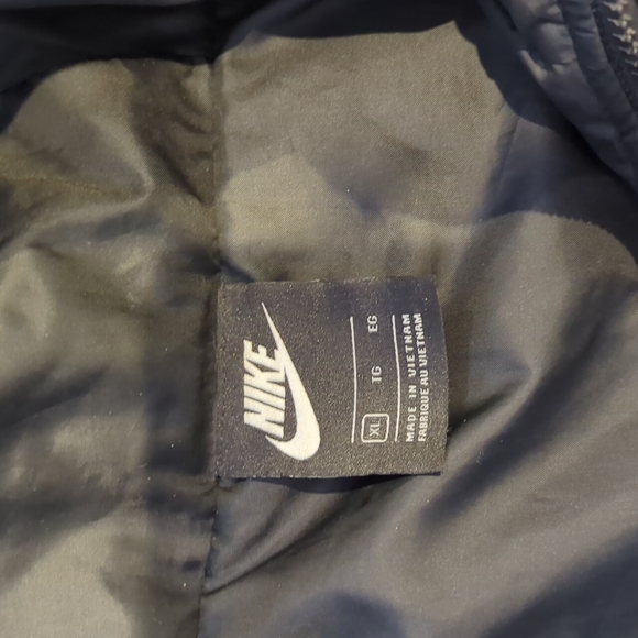 Nike puffer jacket - Picture 3 of 6